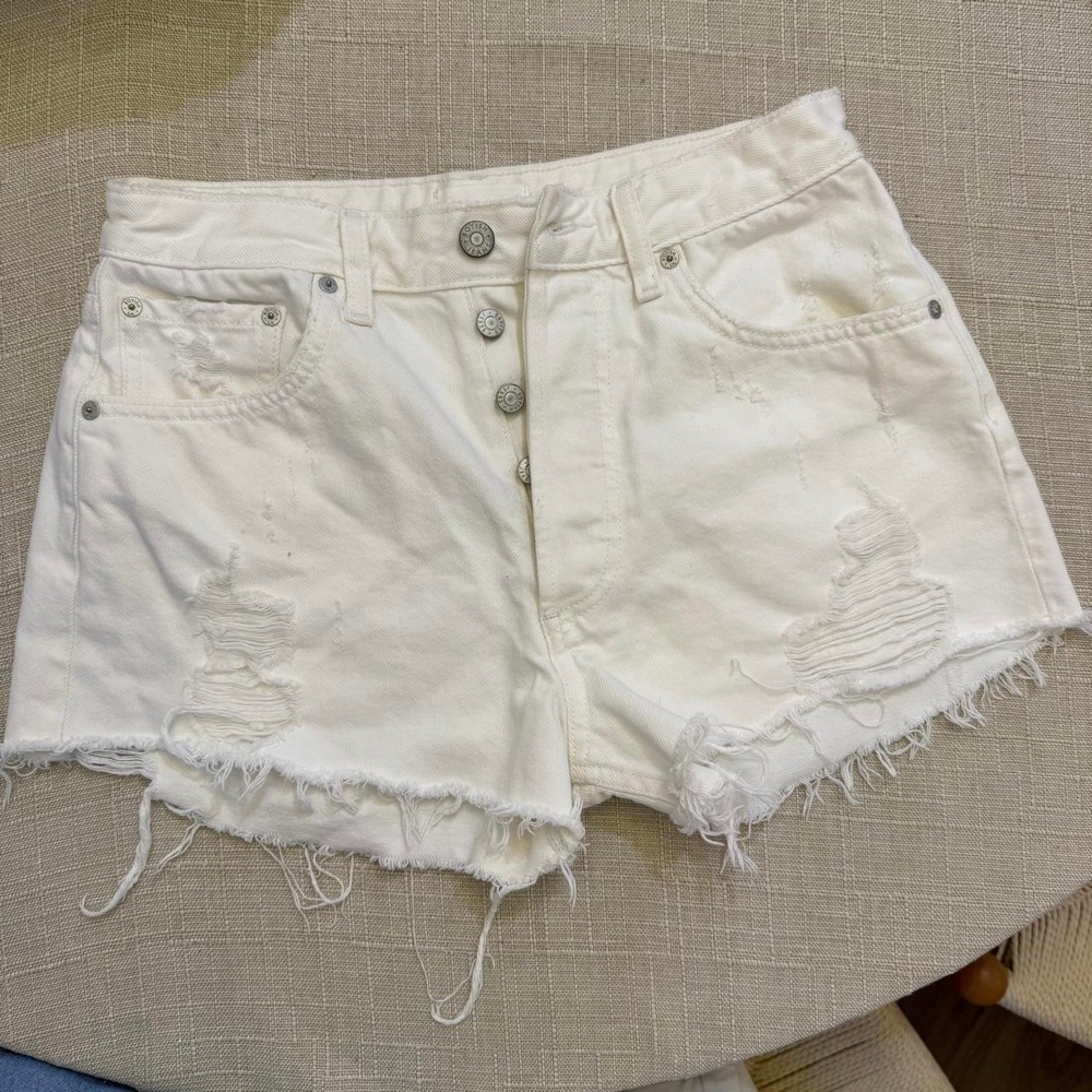 Boyish by Her White Distressed Denim Shorts Size 26 Button Fly Frayed Hem